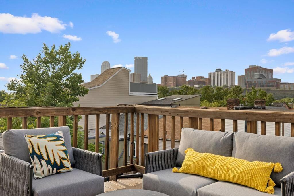 Holiday home Gem - 5br - Downtown Deck View *